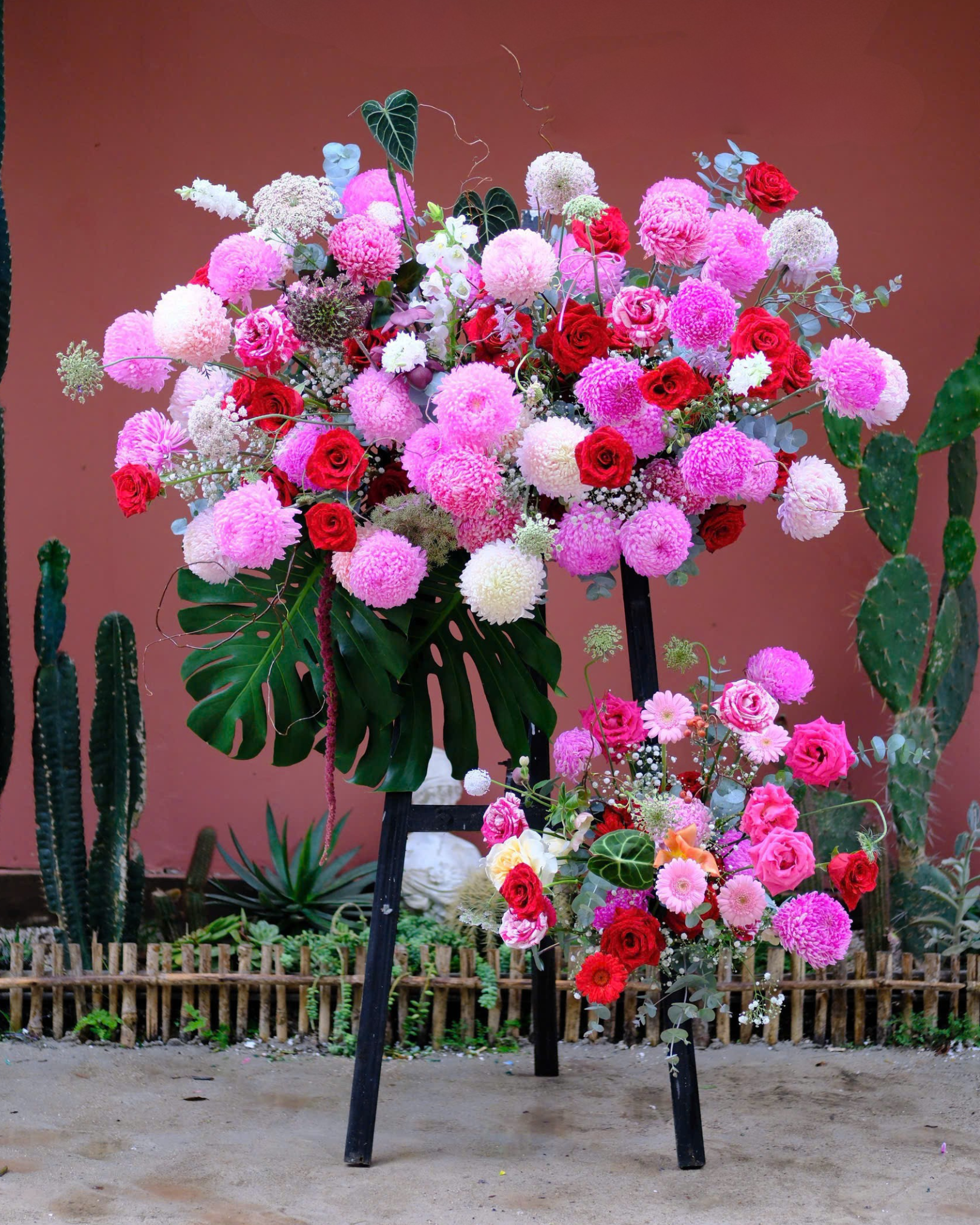 KỆ HOA KHAI TRƯƠNG ARILO - KT01