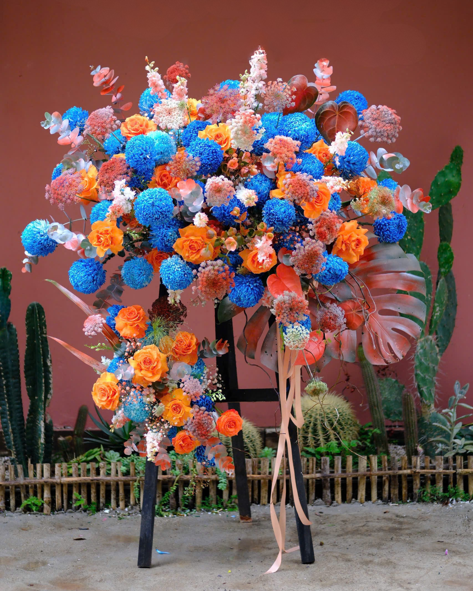 KỆ HOA KHAI TRƯƠNG ARILO - KT03