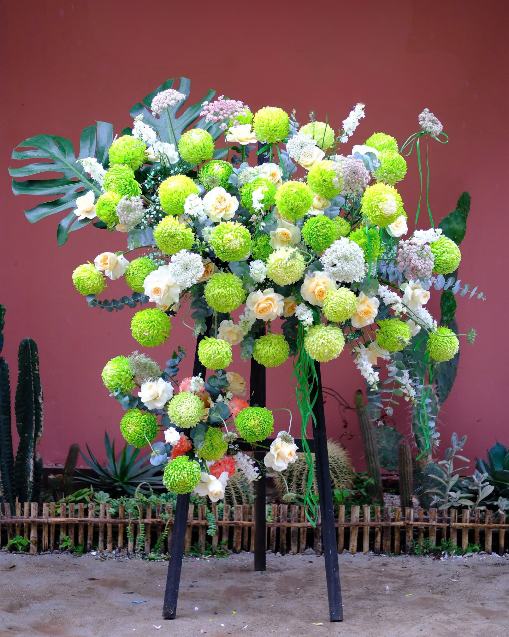 KỆ HOA KHAI TRƯƠNG ARILO - KT04