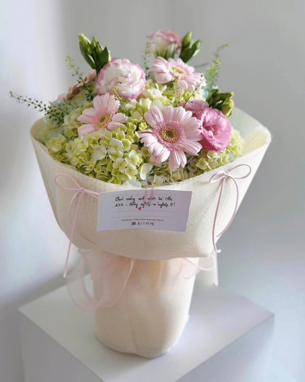 HOA TỐT NGHIỆP ARILO - TN08