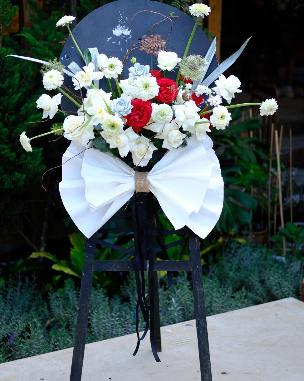 KỆ HOA CHIA BUỒN ARILO – CB06