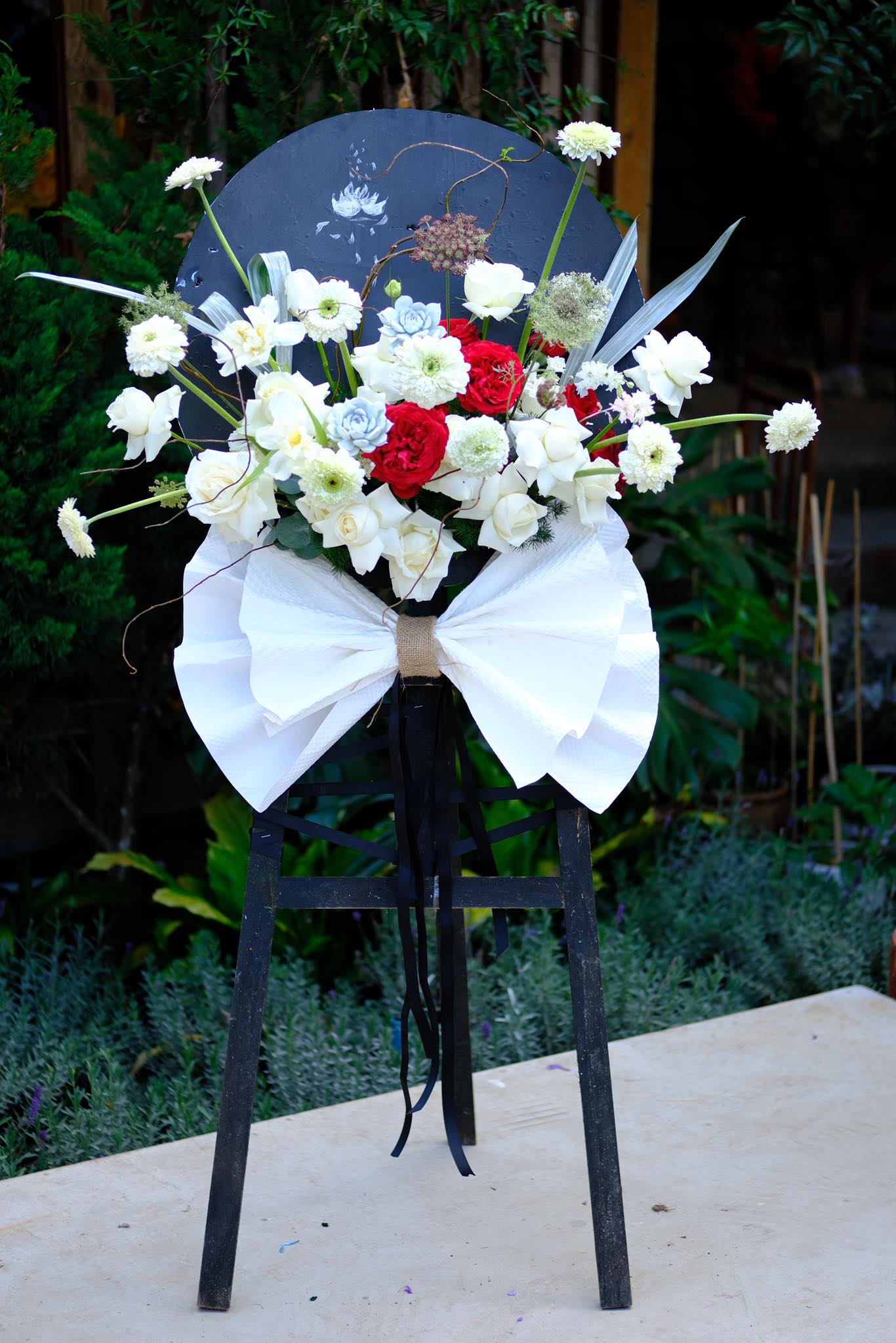 KỆ HOA CHIA BUỒN ARILO – CB06