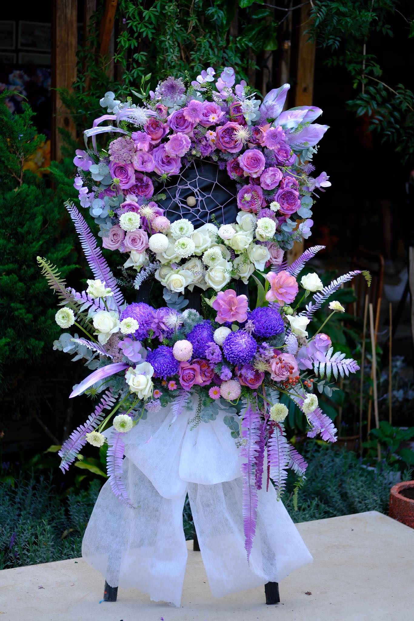 KỆ HOA CHIA BUỒN ARILO - CB08