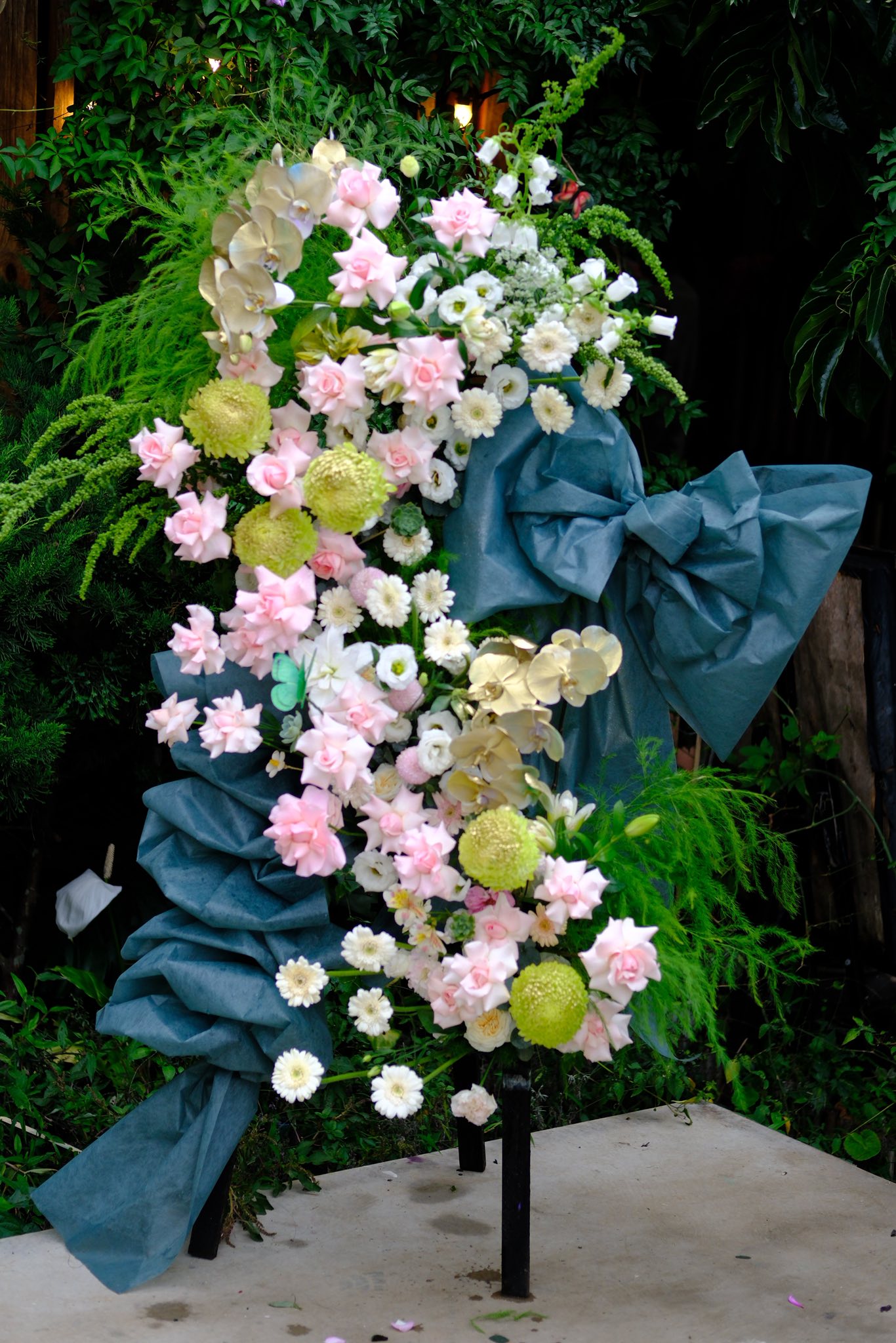 KỆ HOA KHAI TRƯƠNG ARILO - KT07