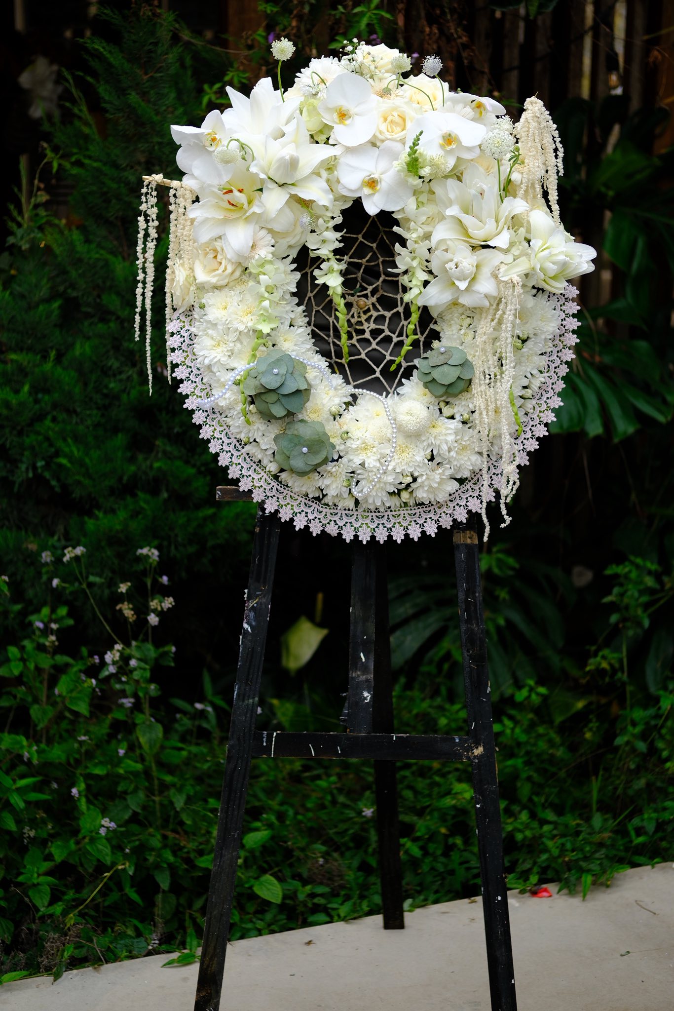 KỆ HOA CHIA BUỒN ARILO - CB09