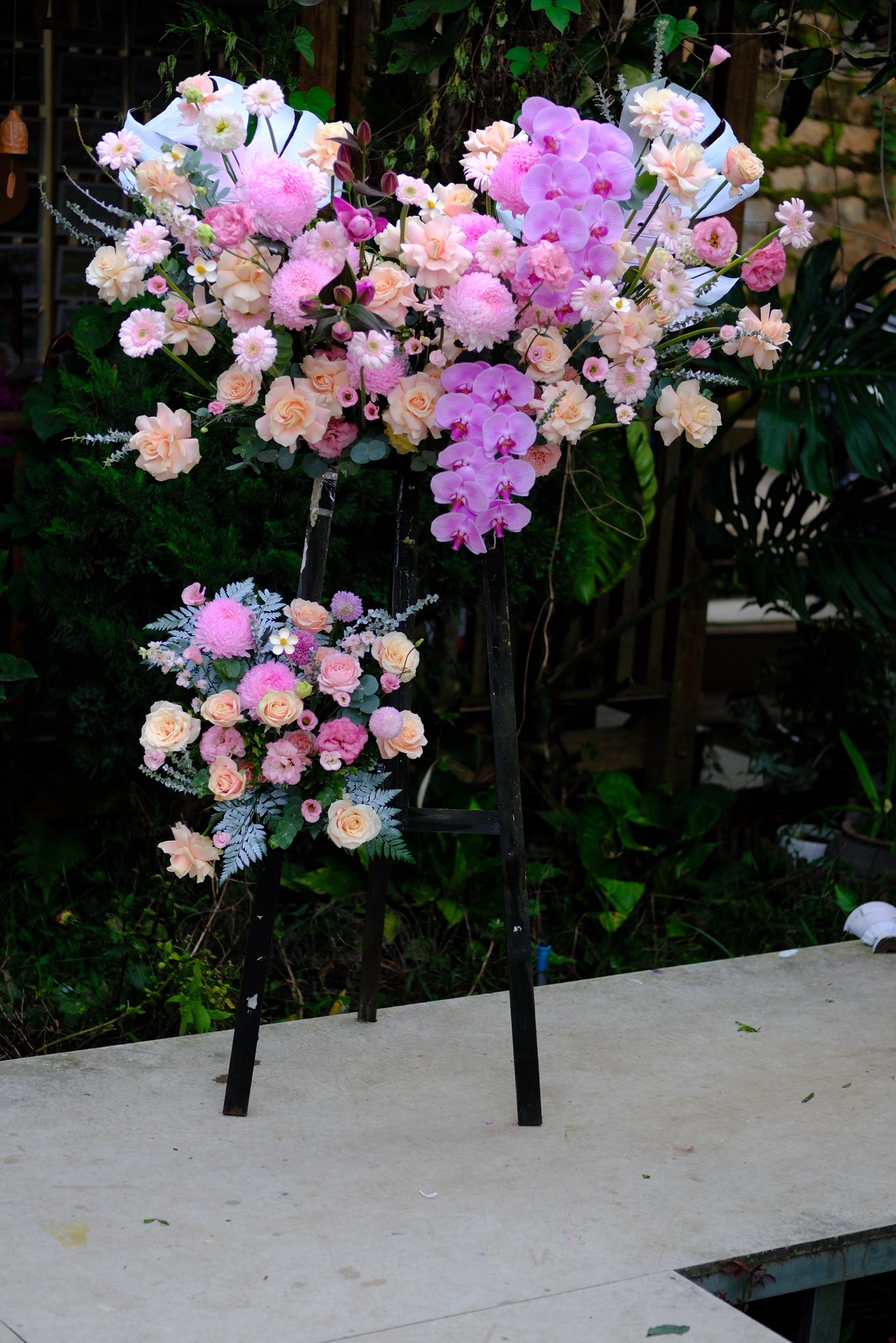 KỆ HOA KHAI TRƯƠNG ARILO - KT13