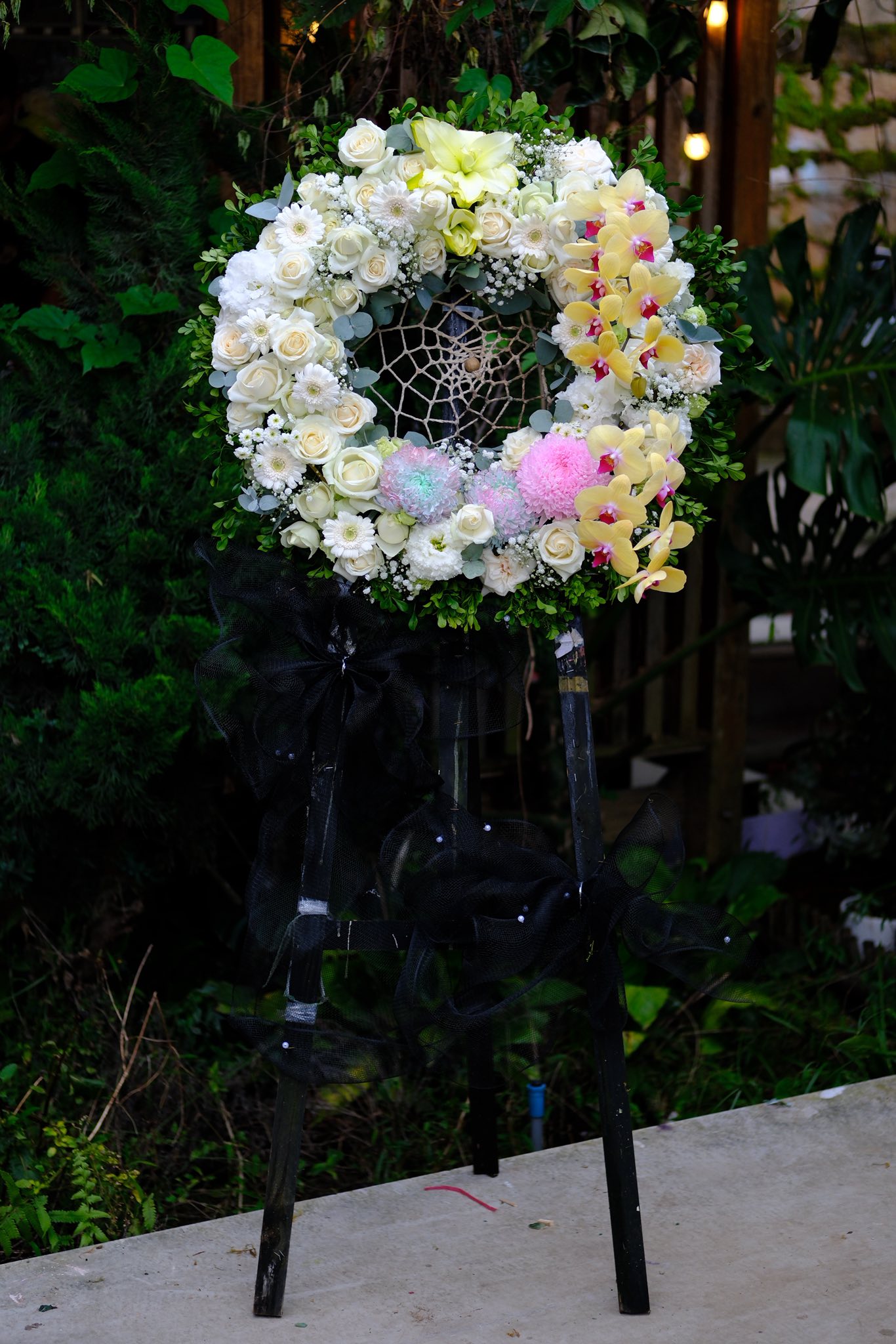 KỆ HOA CHIA BUỒN ARILO - CB10