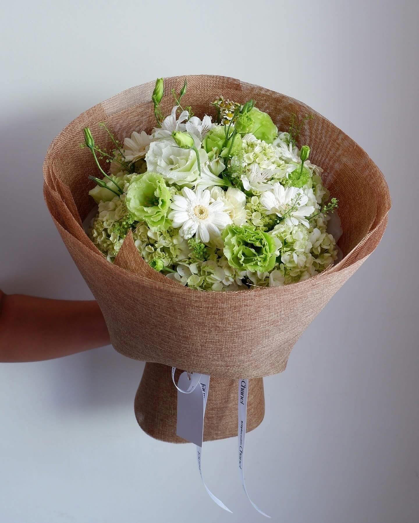 Shop hoa tươi Sài Gòn / BÓ HOA TÚ CẦU - TONE XANH LÁ / HOA SINH NHẬT / HOA KỈ NIỆM/ HOA TỎ TÌNH/ HOA CẦU HÔN