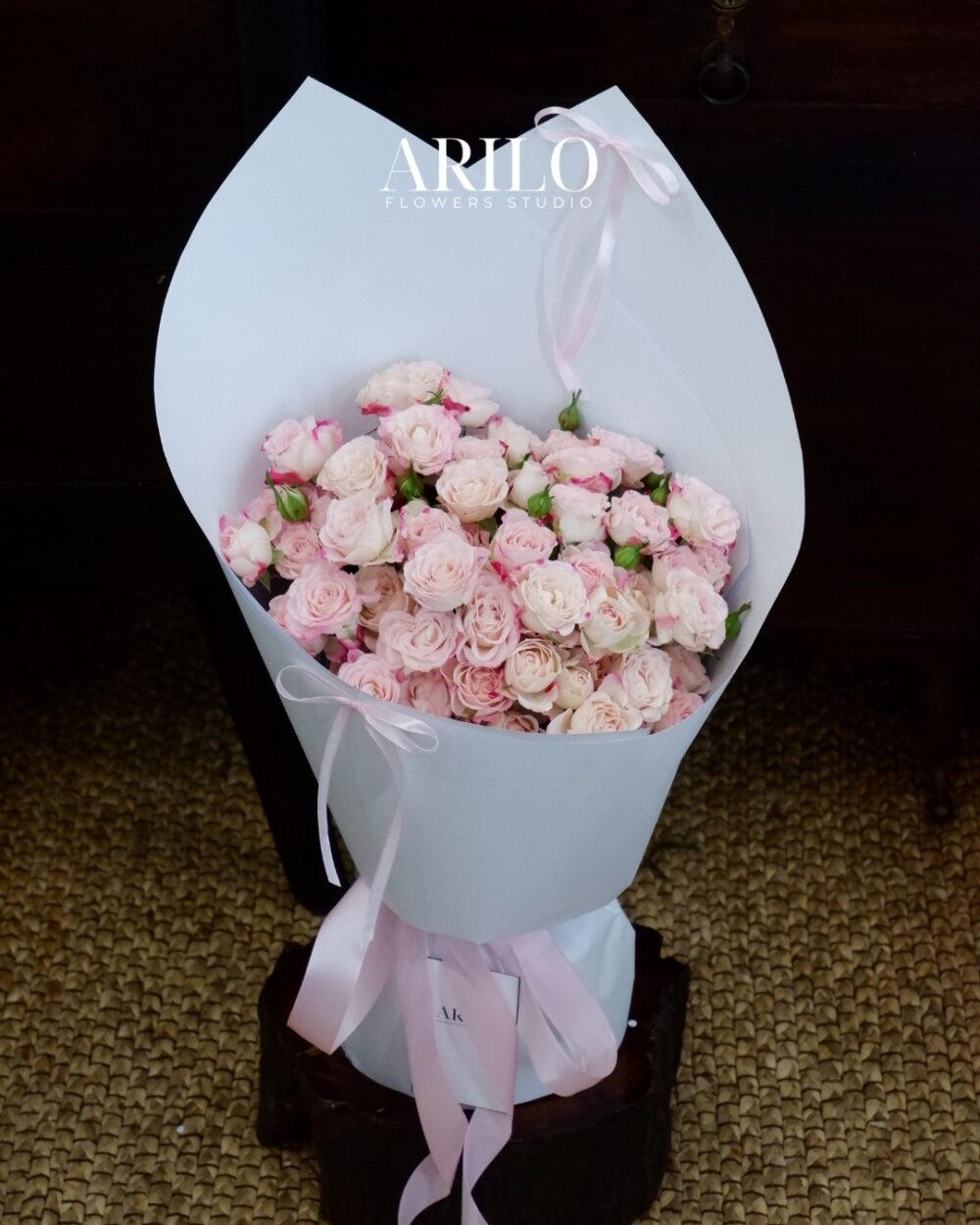 BÓ HOA HỒNG CHIẾT XẠ NGỌT NGÀO TẶNG NGƯỜI YÊU B145