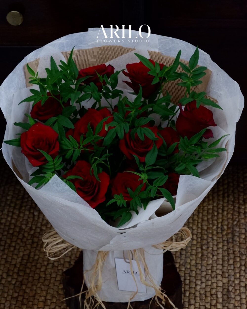 BÓ HOA HỒNG ECUADOR ĐỎ KẾT HỢP LÁ JASMIN LỜI TỎ TÌNH TRƯỞNG THÀNH VÀ CHÂN THÀNH B163