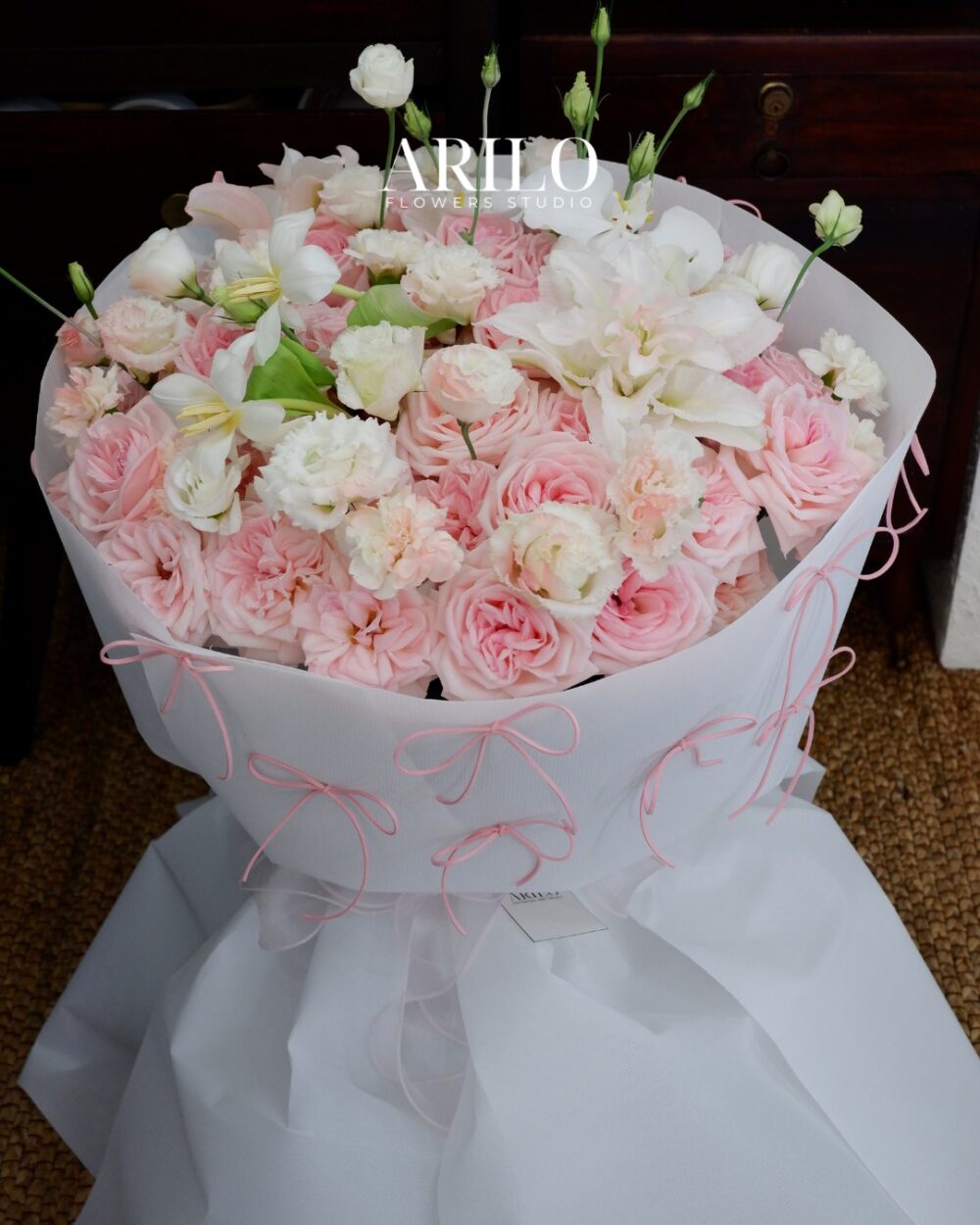 BÓ HOA SINH NHẬT MÀU HỒNG TRẮNG NGỌT NGÀO KHU VỰC QUẬN 3 - B130-01