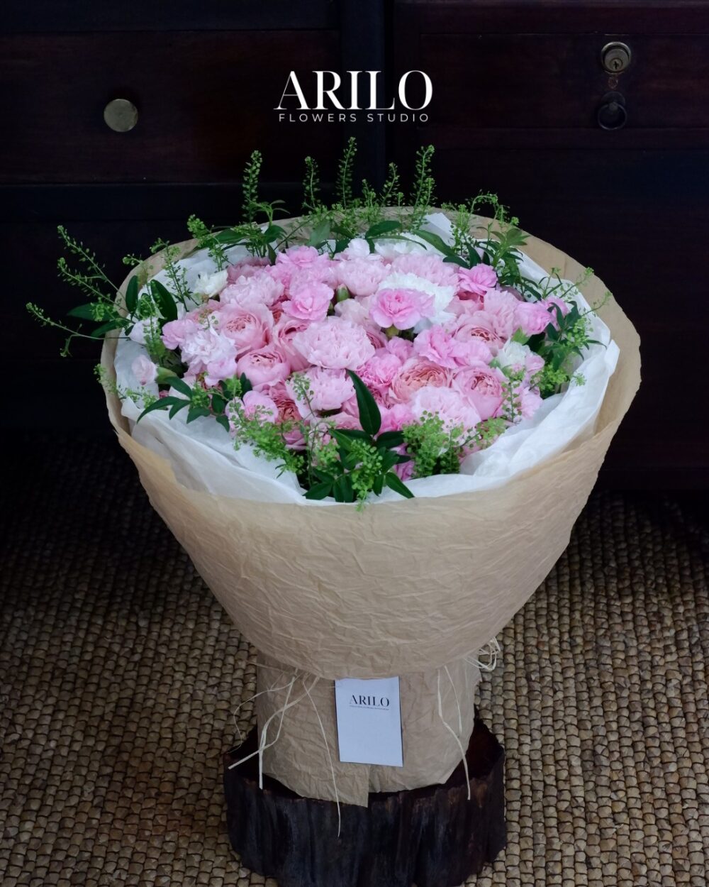 BÓ HOA TỎ TÌNH FANG HỒNG VÀ JULIBEE VẺ ĐẸP NGỌT NGÀO CỦA TÌNH YÊU TINH TẾ B164