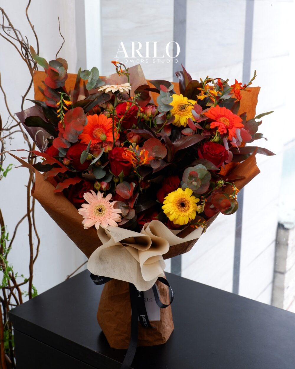 BÓ HOA TỐT NGHIỆP HOA ĐỒNG TIỀN TONE ĐỎ CAM TẶNG BẠN NAM BẢN LĨNH VÀ RỰC RỠ B410