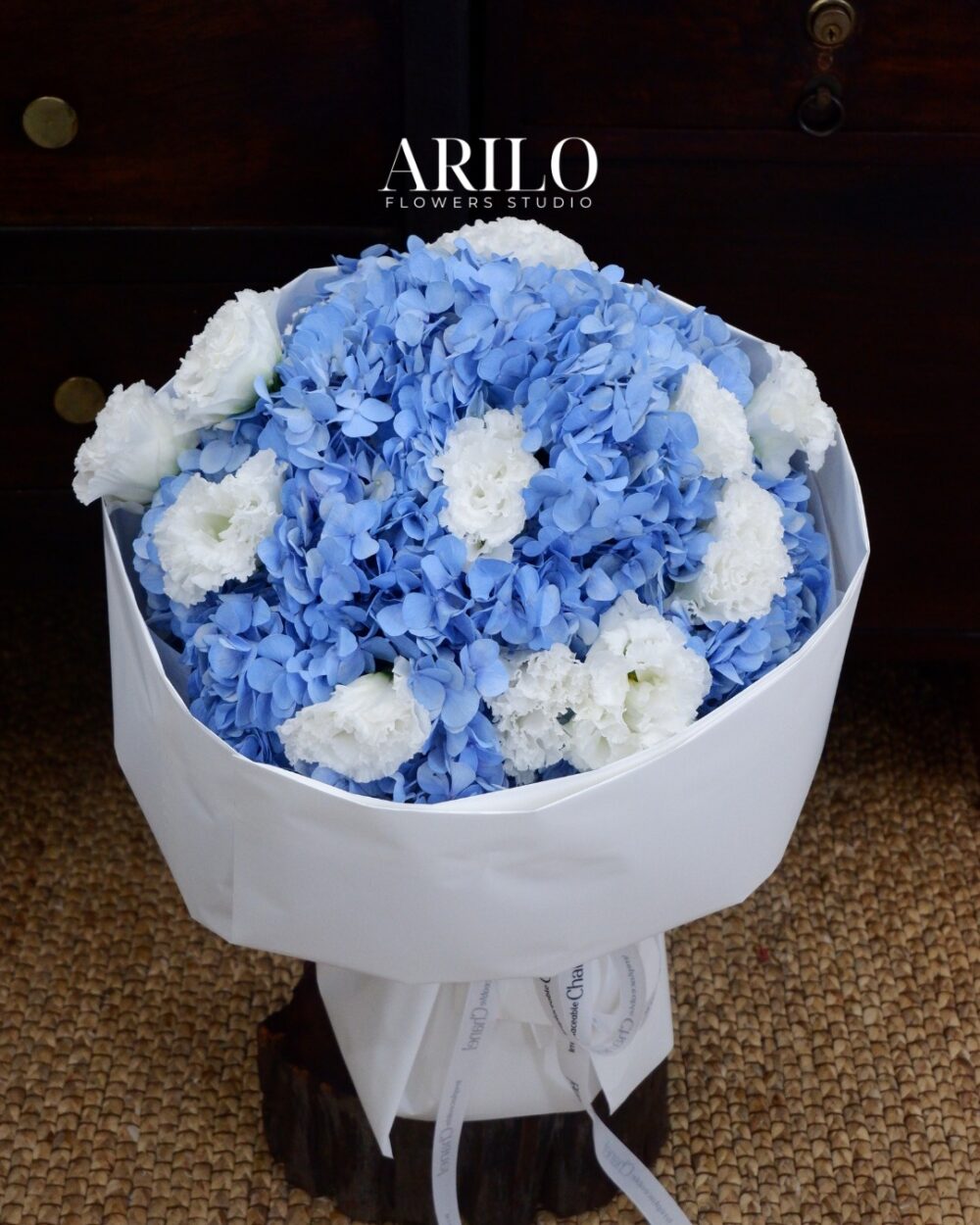 BÓ HOA TÚ CẦU SẮC XANH BÌNH YÊN PHONG CÁCH TINH TẾ DÀNH RIÊNG CHO ANH ẤY B118