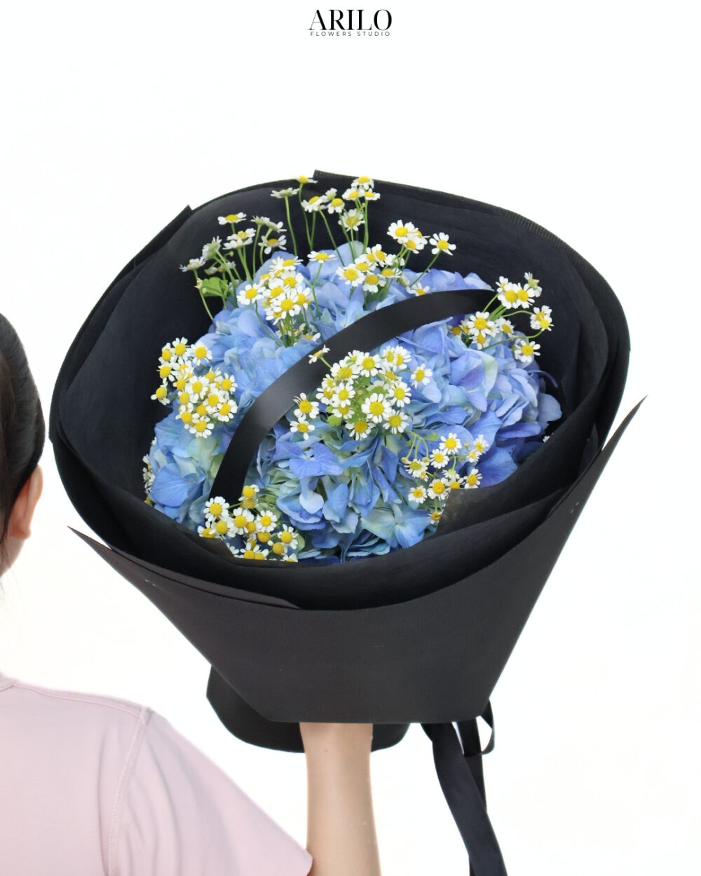 BÓ HOA TÚ CẦU SẮC XANH DỊU ÊM CHO MỘT TÌNH YÊU BỀN LẶNG B131