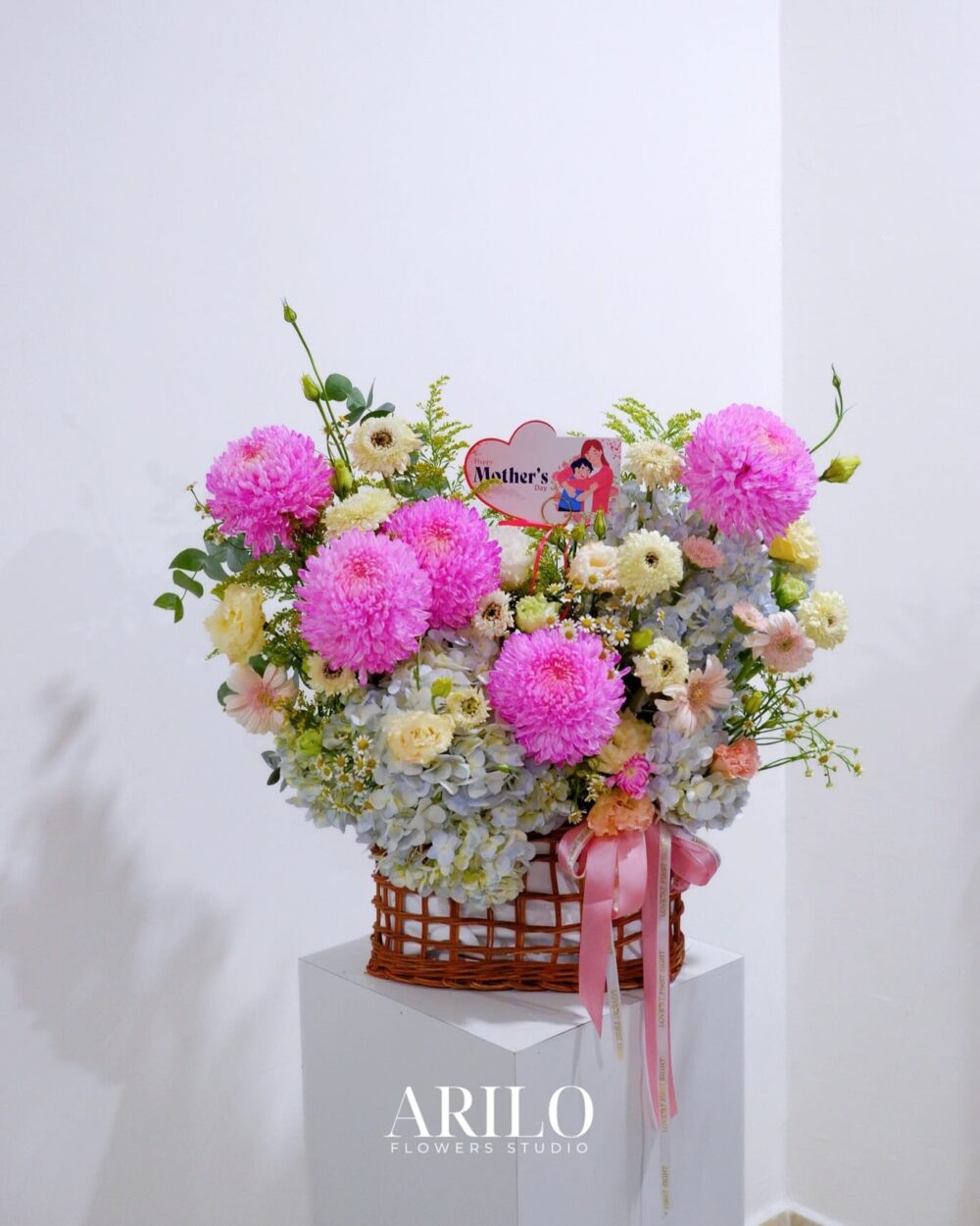 GIỎ HOA CHÚC MỪNG TÚ CẦU TINH TẾ – LỜI CHÚC MỪNG NHẸ NHÀNG VÀ TRỌN VẸN G12