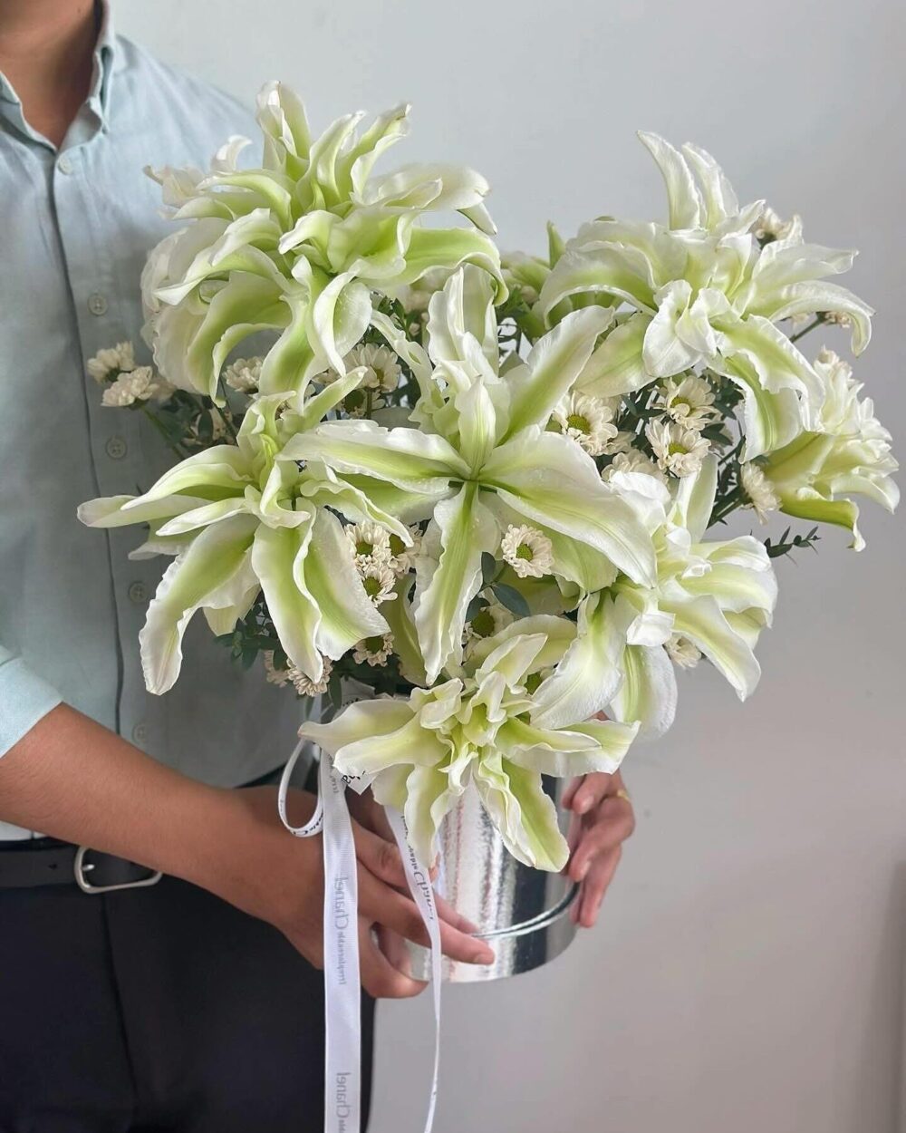 GIỎ HOA LY KÉP TRẮNG THANH LỊCH GIAO NHANH 2H QUẬN 3 - G06