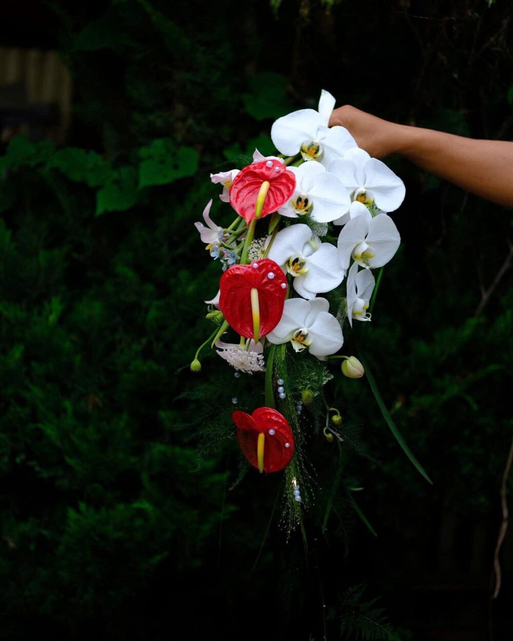 HOA CƯỚI CẦM TAY LAN HỒ ĐIỆP VÀ HỒNG MÔN VẺ ĐẸP TINH KHÔI CHO NGÀY TRỌNG ĐẠI C02