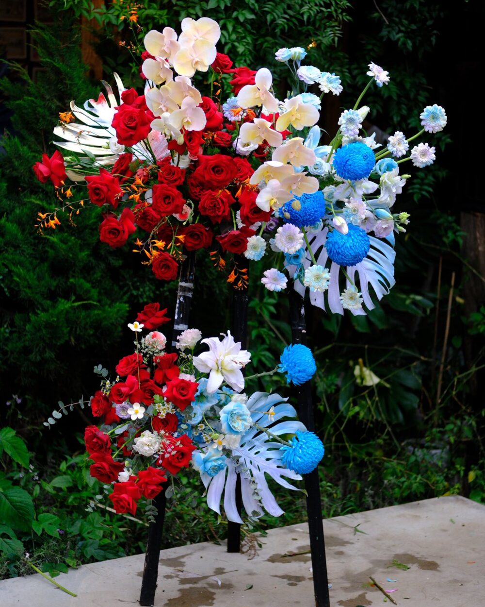 KỆ HOA KHAI TRƯƠNG SẮC MÀU NỔI BẬT SỰ KẾT HỢP TÁO BẠO VÀ ĐẦY CẢM HỨNG KT09