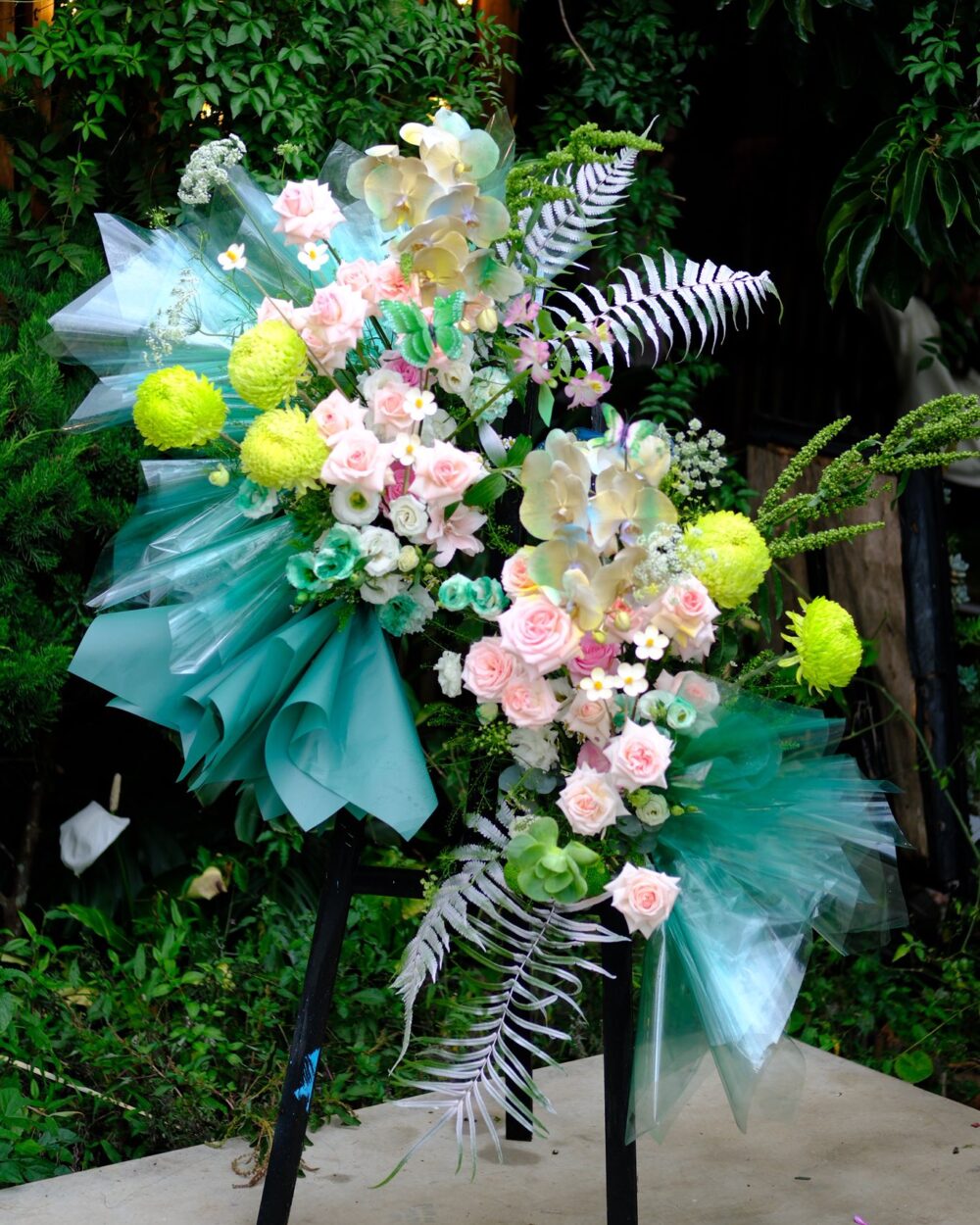 KỆ HOA KHAI TRƯƠNG TONE XANH NGỌC THANH LỊCH VÀ KHÁC BIỆT CHO NGÀY MỞ ĐẦU KT06