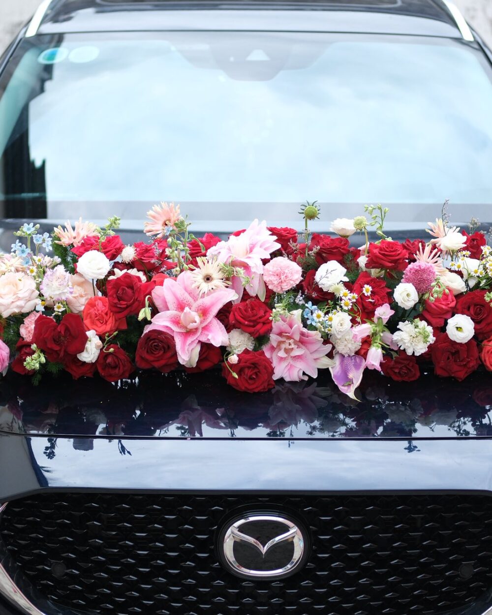 XE CƯỚI CÔ DÂU HOA ĐỎ KẾT HỢP HỒNG PASTEL MẪU XE HOA CƯỚI SANG TRỌNG VÀ LÃNG MẠN XC13