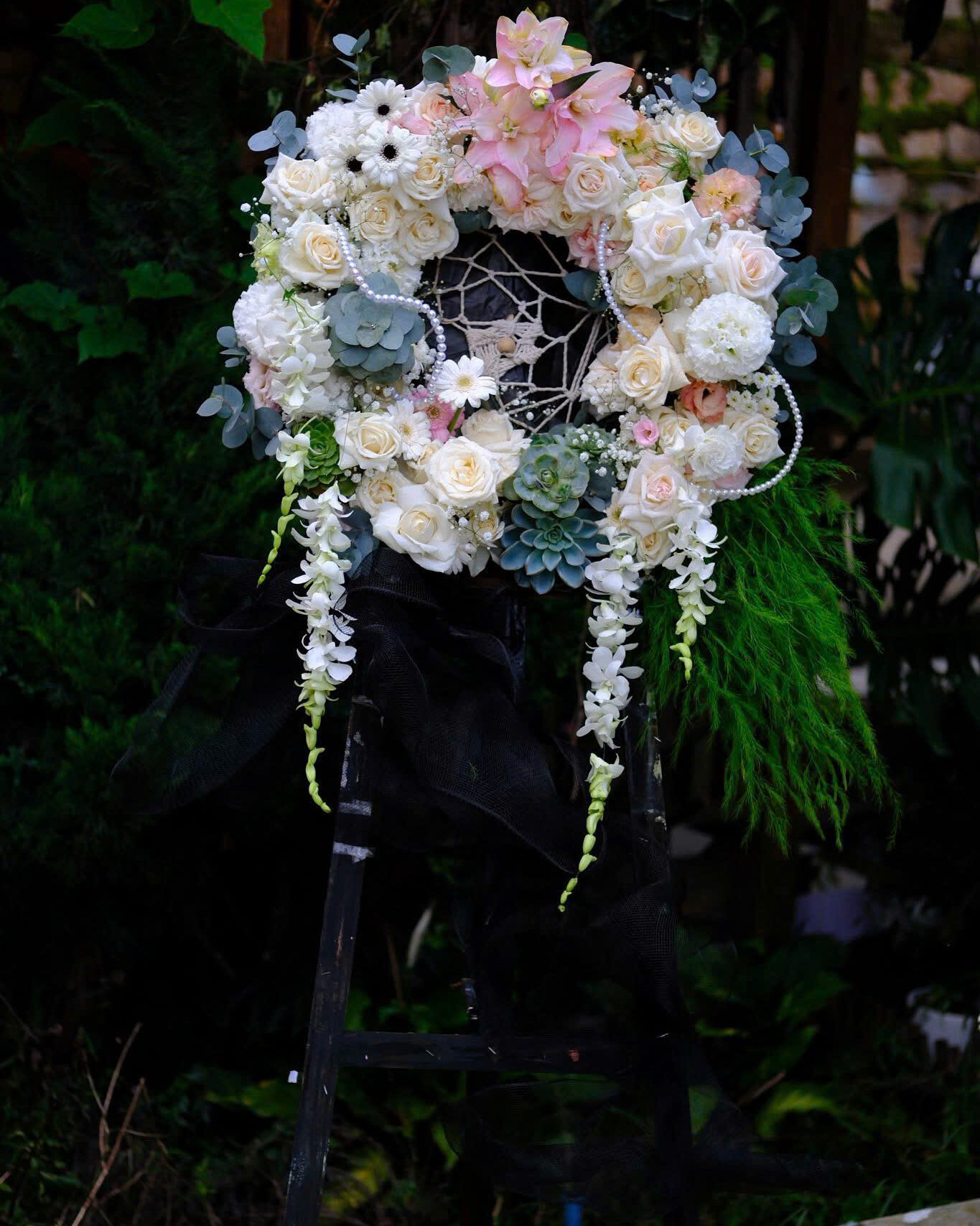 KỆ HOA CHIA BUỒN ARILO - CB01