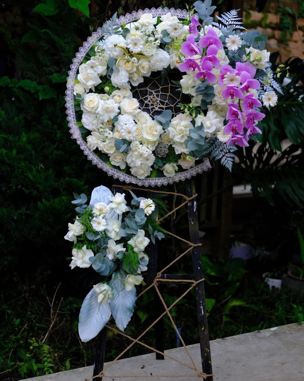 KỆ HOA CHIA BUỒN ARILO - CB02