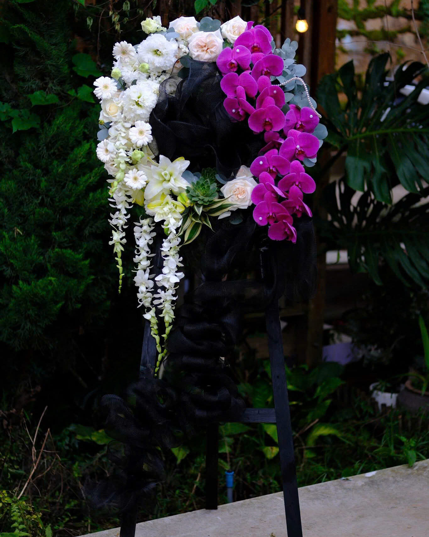 KỆ HOA CHIA BUỒN ARILO - CB04