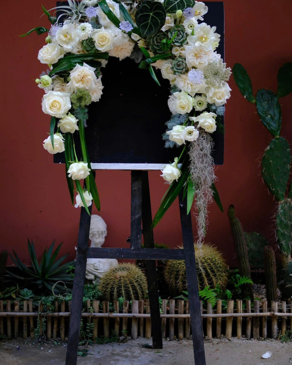 KỆ HOA CHIA BUỒN ARILO - CB13