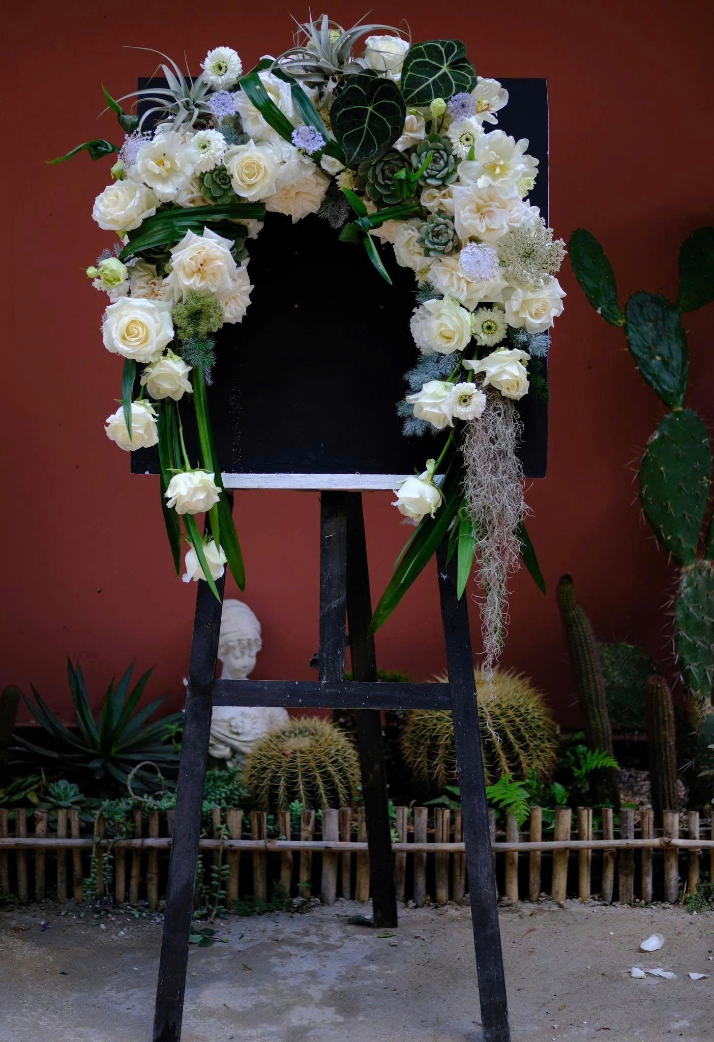 KỆ HOA CHIA BUỒN ARILO - CB13