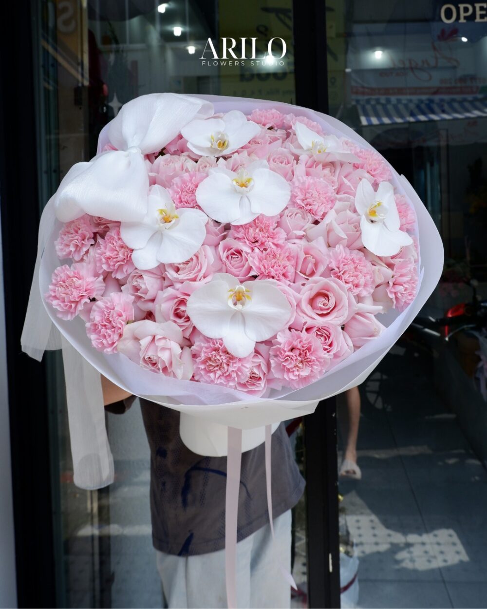 BÓ HOA CẦU HÔN NGỌT NGÀO NHƯ LỜI YÊU THƯƠNG ĐƯỢC GÓI GHÉM TRONG TỪNG CÁNH HOA B224