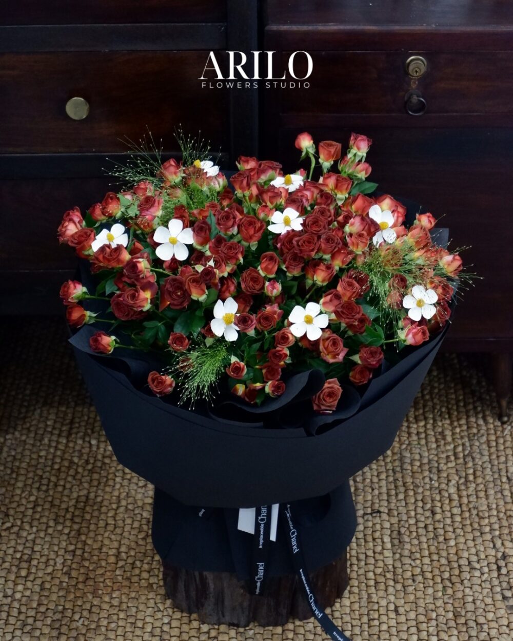 BÓ HOA HỒNG CHÙM CAFE VÀ CÚC GỖ 5 CÁNH THÍCH HỢP CHO CÔ NÀNG CÁ TÍNH B172