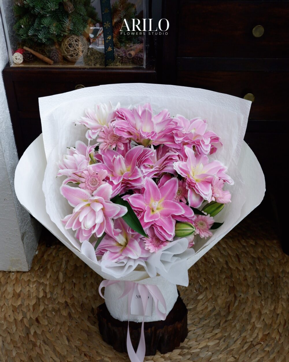 BÓ HOA TẶNG NGƯỜI YÊU BÁCH HỢP THANH KHIẾT NGỌT NGÀO B204