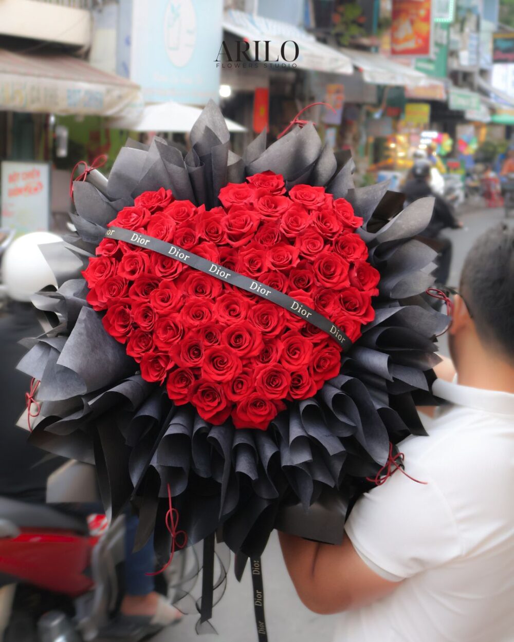 BÓ HOA HỒNG ĐỎ HÌNH TRÁI TIM SANG TRỌNG | HOA TỎ TÌNH & CẦU HÔN CAO CẤP