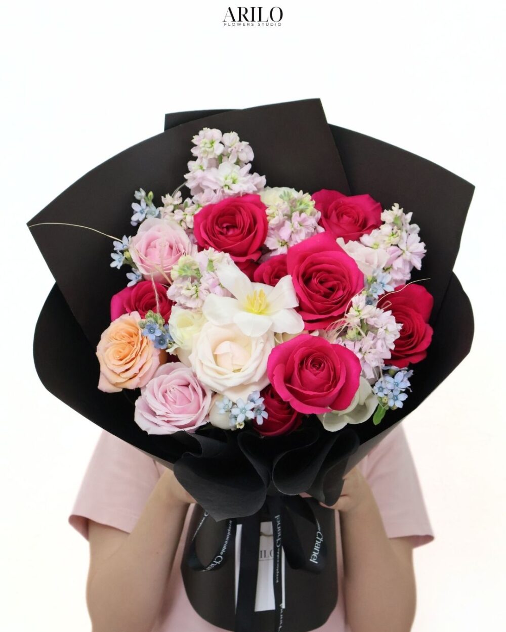 BÓ HOA HỒNG PHỐI LỤC SẮC LỜI YÊU ĐƯỢC GÓI TRỌN TRONG TỪNG CÁNH HOA B325