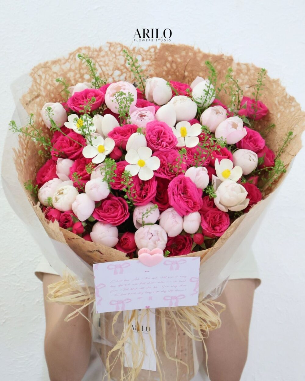 BÓ HOA HỒNG PLUME VÀ SOFIA NGỌT NGÀO – GỬI TRỌN YÊU THƯƠNG TINH TẾ B303