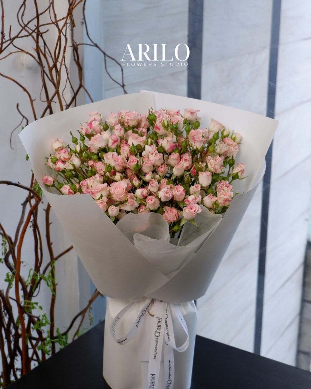 BÓ HOA CẦU HÔN HỒNG CHIẾT XẠ NHẸ NHÀNG VÀ THUẦN KHIẾT B348