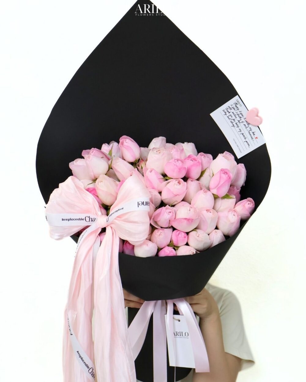 BÓ HOA CẦU HÔN HỒNG PLUME NGỌT NGÀO CHO NHỮNG LỜI YÊU NHẸ NHÀNG NHƯ HƠI THỞ B365