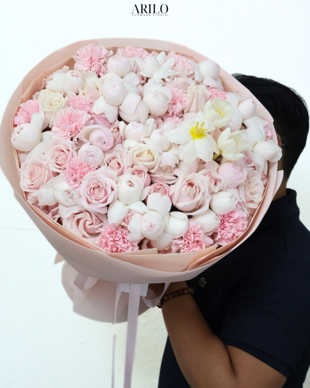 BÓ HOA TẶNG NGƯỜI YÊU SẮC HỒNG KEM PASTEL NGỌT NGÀO VÀ THANH LỊCH B394