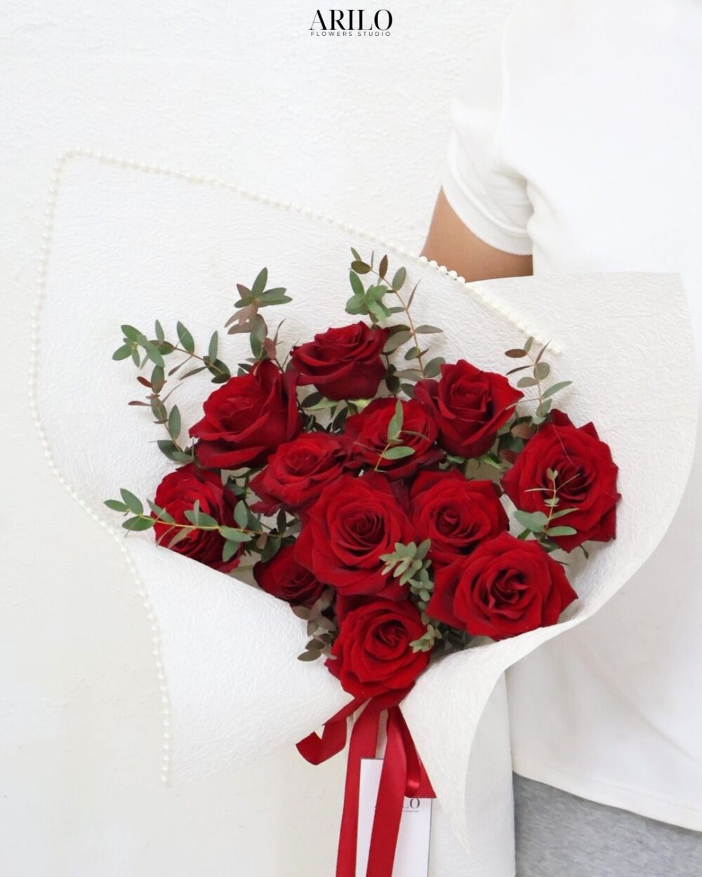 BÓ HOA TỎ TÌNH HỒNG ECUADOR SẮC ĐỎ KIÊU HÃNH ĐIỂM NHẤN NGỌC TRAI TRENDING B385