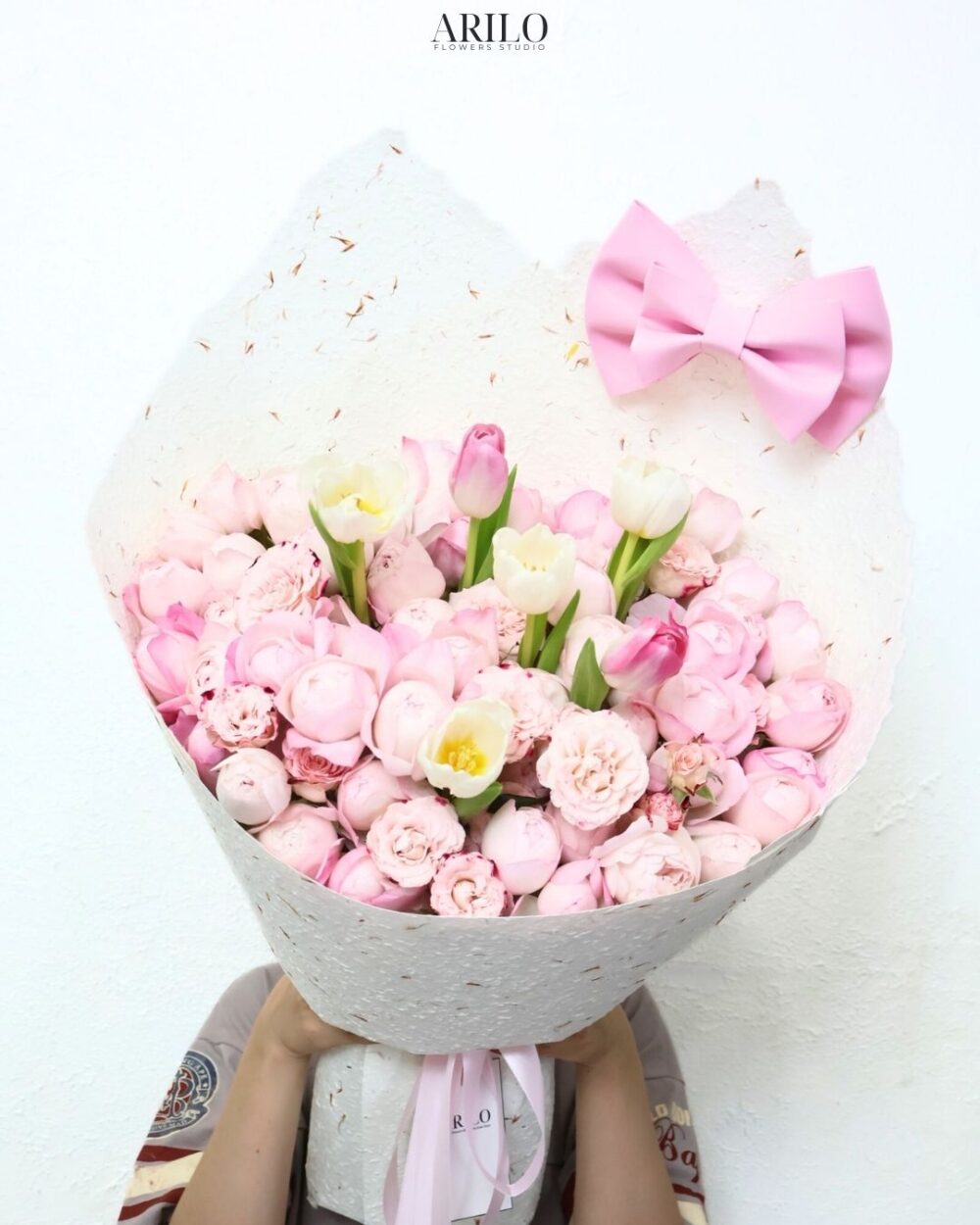 BÓ HOA TỎ TÌNH HỒNG PLUME VÀ TULIP BẢN TÌNH CA NGỌT NGÀO CỦA SẮC HỒNG B380