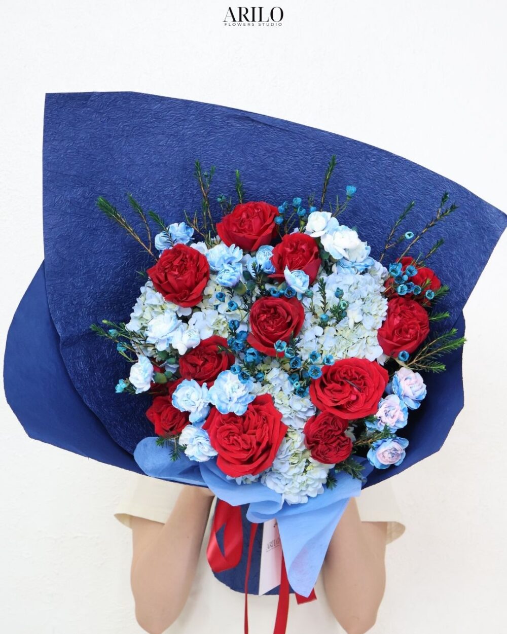 HOA TẶNG SẾP NAM BÓ HOA XANH ĐỎ LỊCH LÃM BẢN LĨNH VÀ TINH TẾ B261