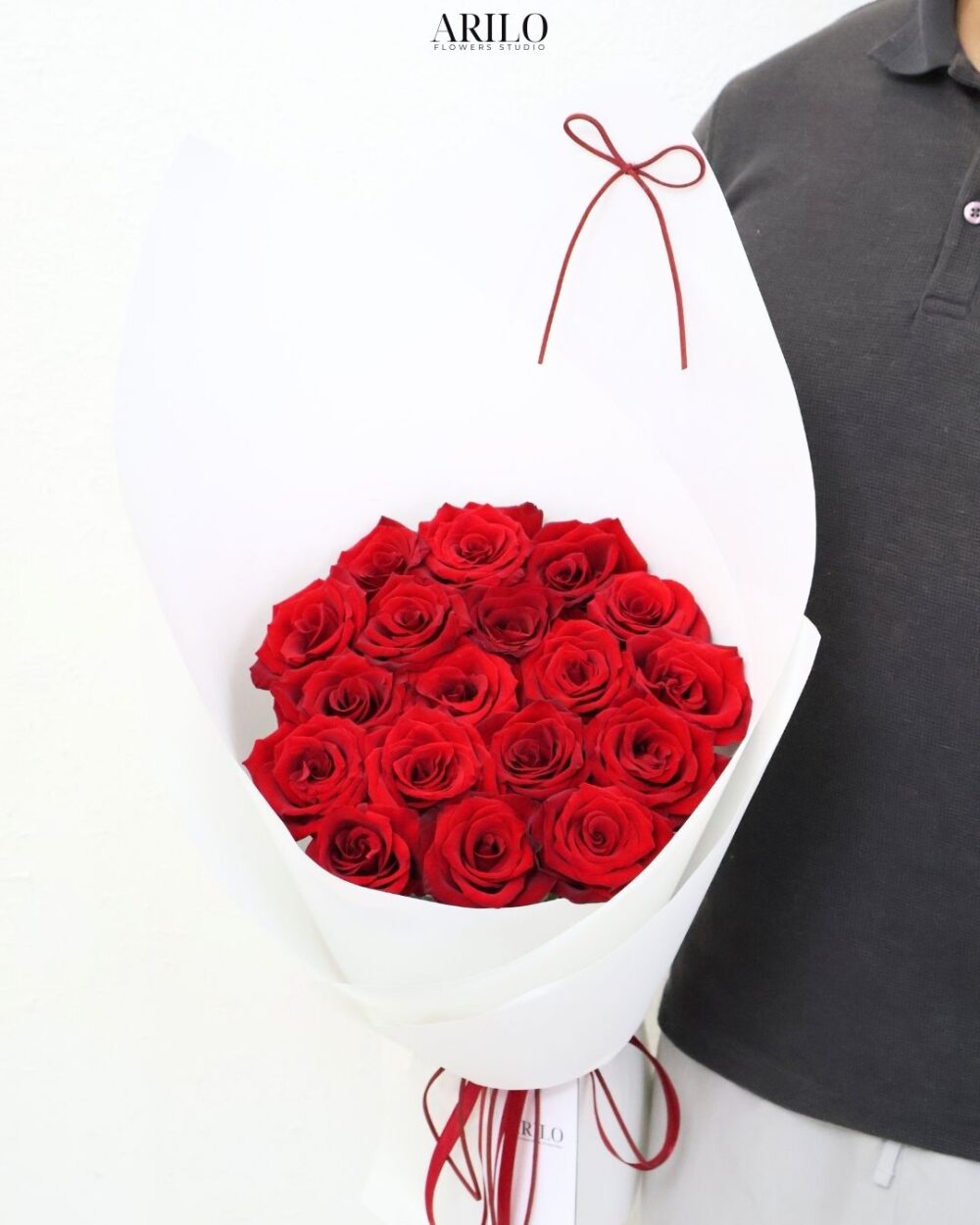 HOA TỎ TÌNH HỒNG ECUADOR ĐỎ TRONG PHONG CÁCH TỐI GIẢN SANG TRỌNG B3651