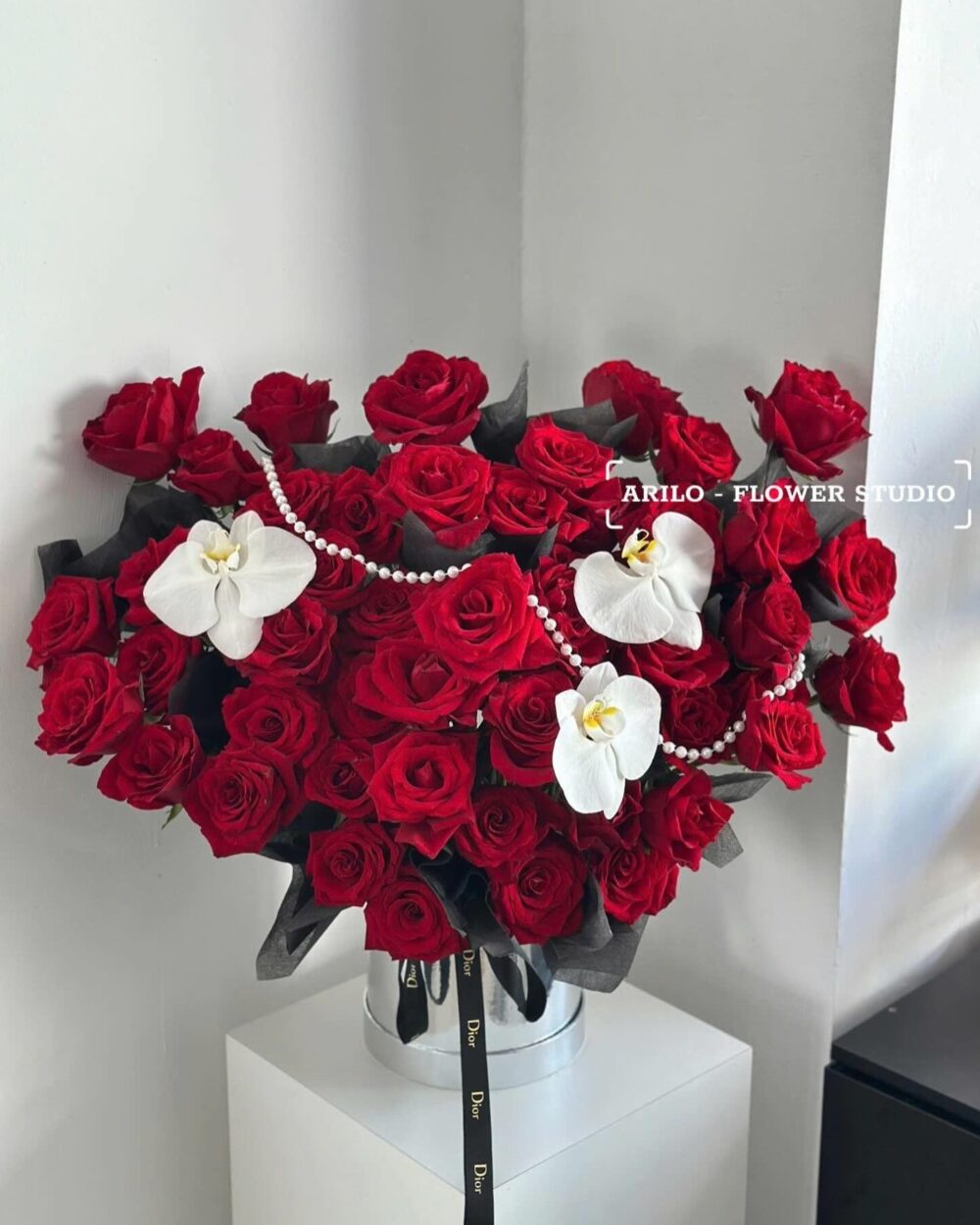 LÃNG HỒNG ĐỎ KIÊU HÃNH VÀ LAN HỒ ĐIỆP TRẮNG TINH KHÔI TẶNG NGƯỜI YÊU SINH NHẬT G41