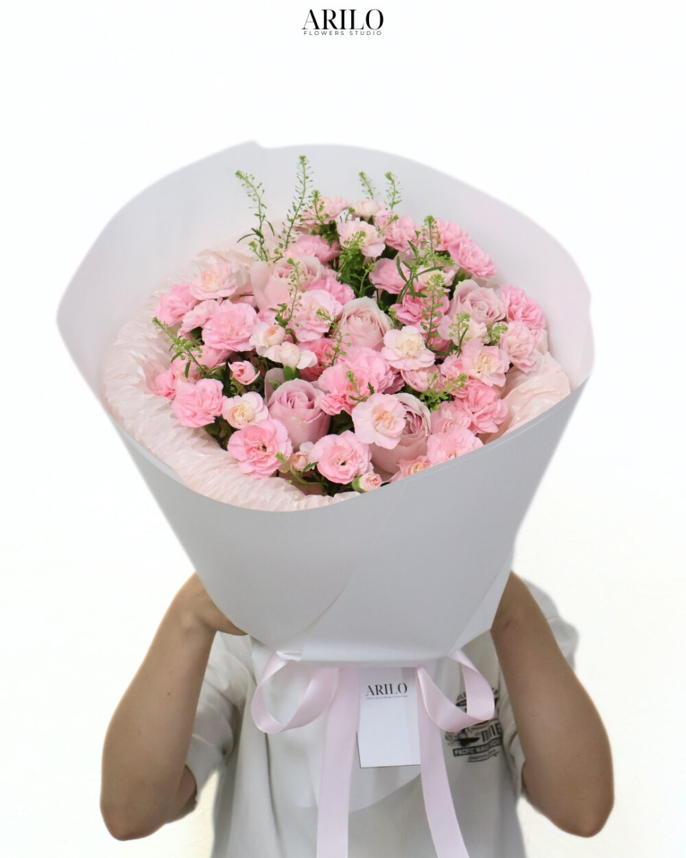 BÓ HOA CẨM CHƯỚNG MIX HOA HỒNG VẺ ĐẸP NGỌT NGÀO VÀ CHÂN THÀNH TẶNG NGƯỜI YÊU B445