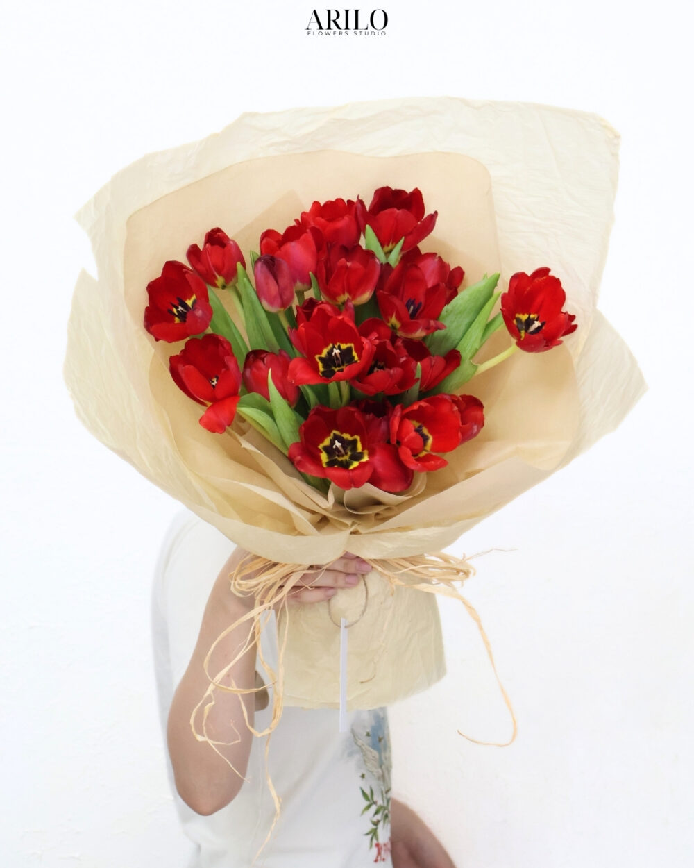 BÓ HOA CẦU HÔN TULIP ĐỎ VẺ ĐẸP NHIỆT THÀNH MÃNH LIỆT ĐẸP NHƯ TÌNH ĐẦU B460