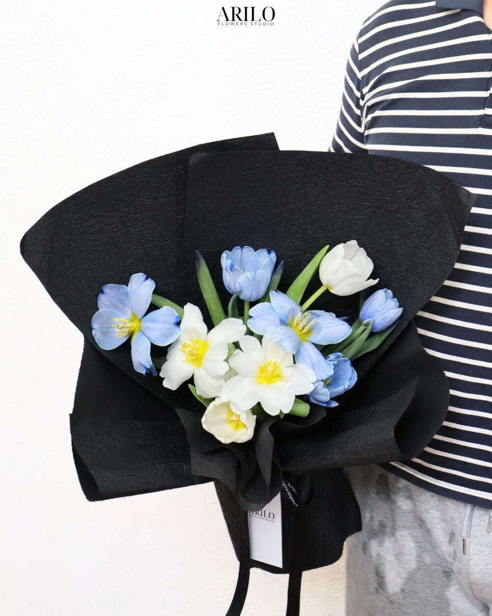 BÓ HOA CẦU HÔN TULIP TRẮNG VÀ XANH VẺ ĐẸP TƯƠNG PHẢN CHO LỜI YÊU CHÂN THÀNH B430