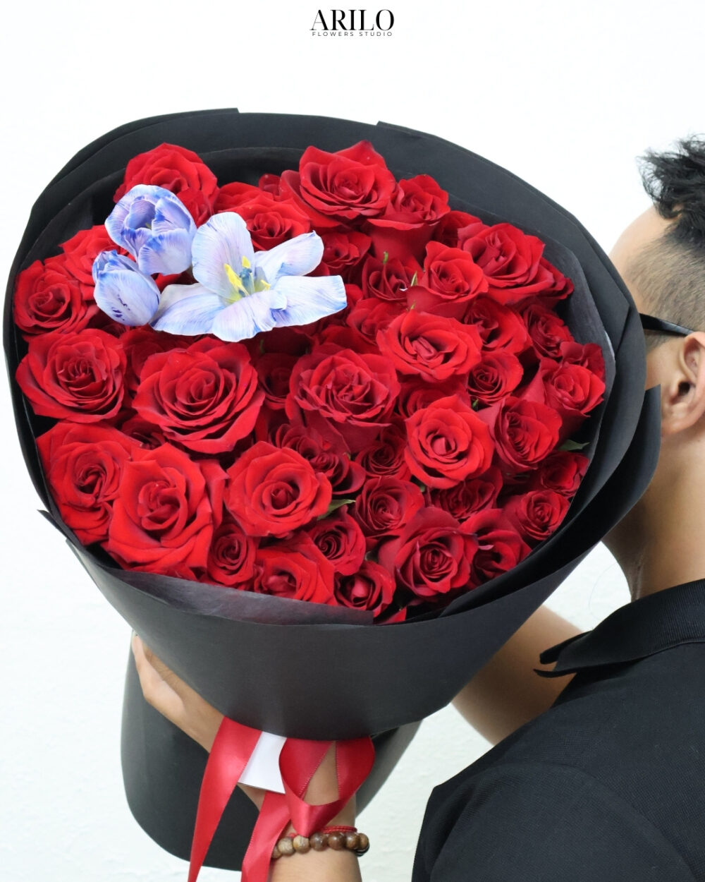 BÓ HOA HỒNG ECUADOR ĐỎ MIX TULIP XANH VẺ ĐẸP LÃNG MẠN VÀ ẤN TƯỢNG CHO NGÀY ĐẶC BIỆT B439