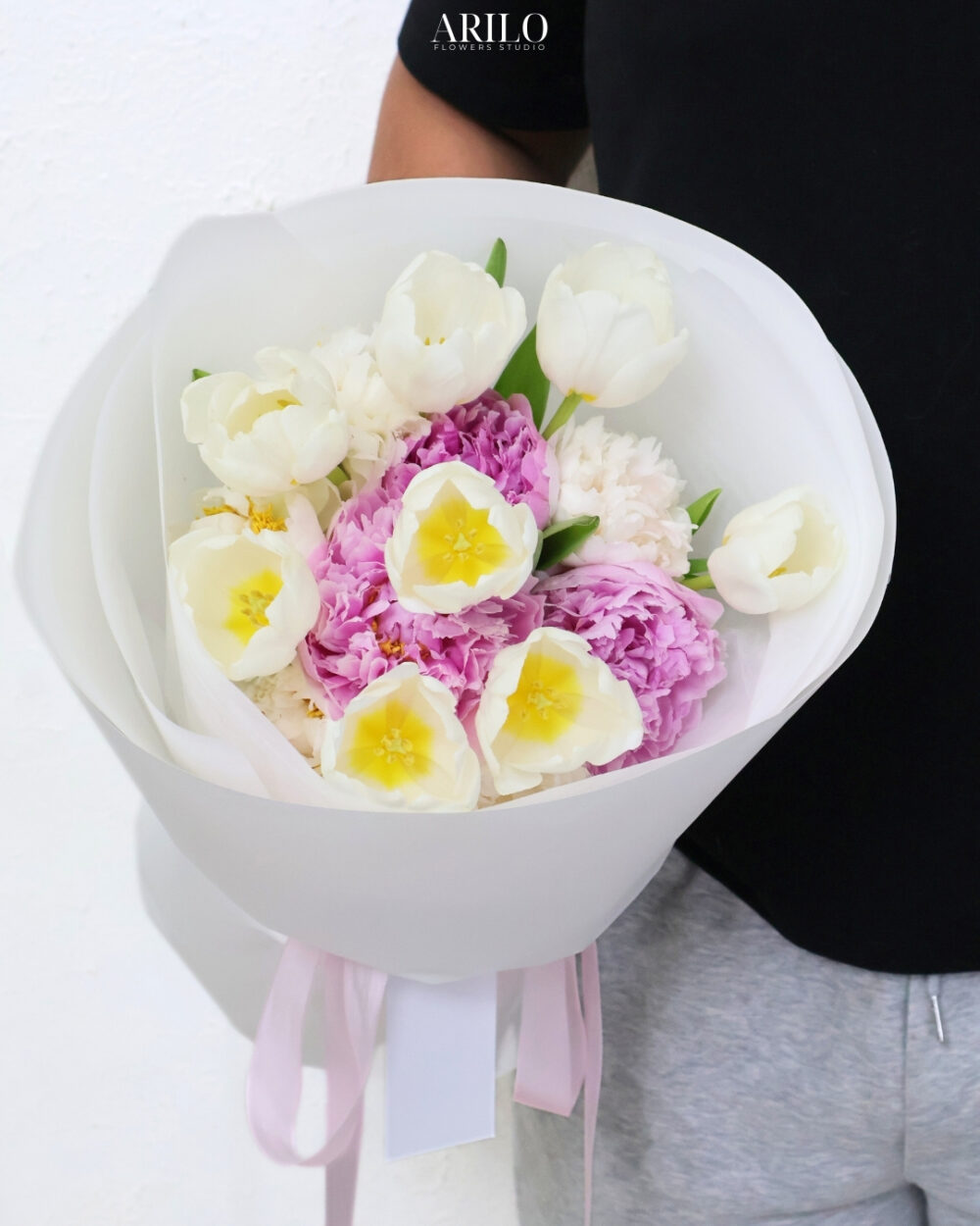 BÓ HOA TẶNG MẸ TULIP VÀ PEONY MÓN QUÀ NHẸ NHÀNG NHƯ MỘT CÁI ÔM B469