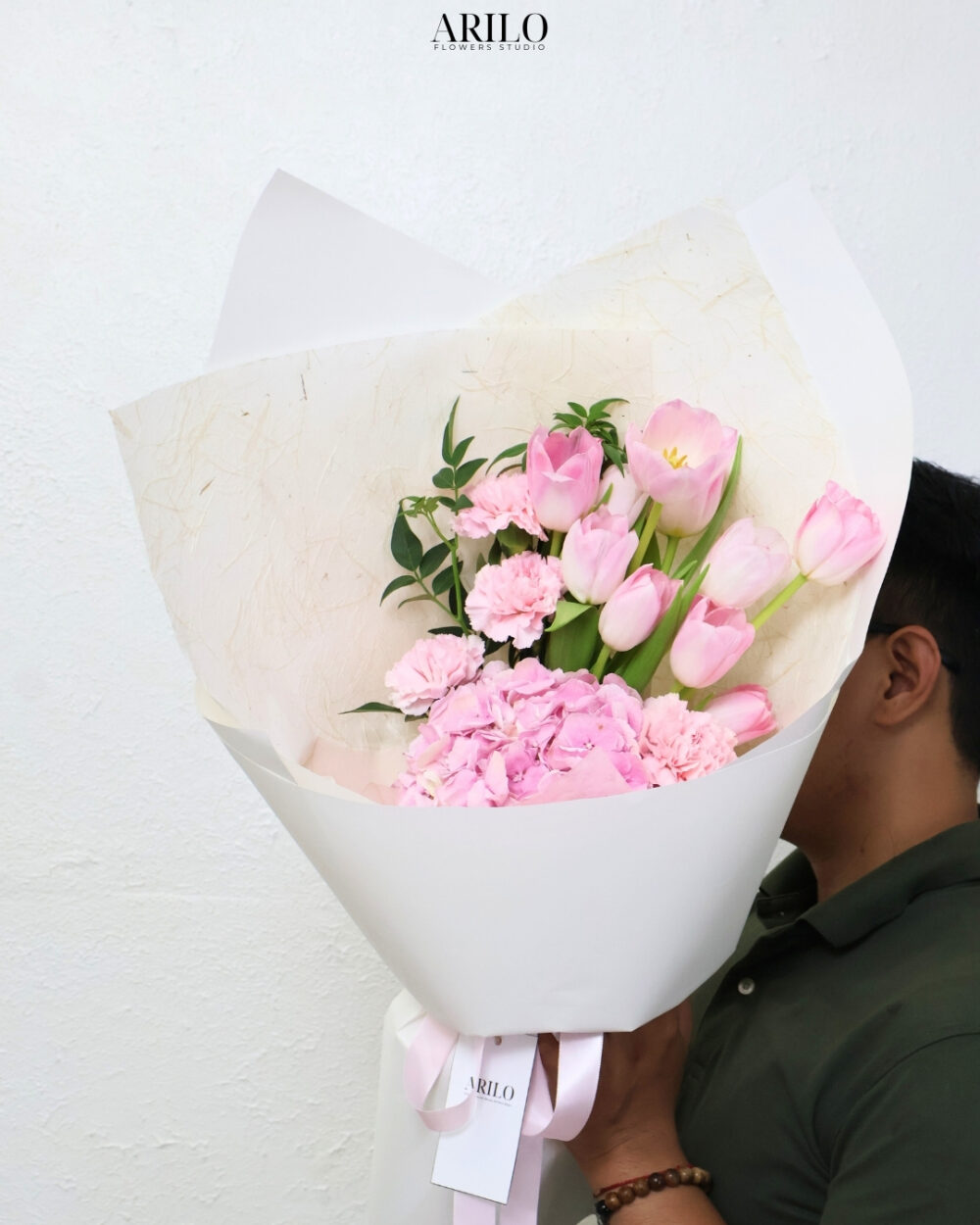 BÓ HOA TẶNG NGƯỜI YÊU SỰ NGỌT NGÀO TINH TẾ TỪ HOA TULIP VÀ TÚ CẦU B450